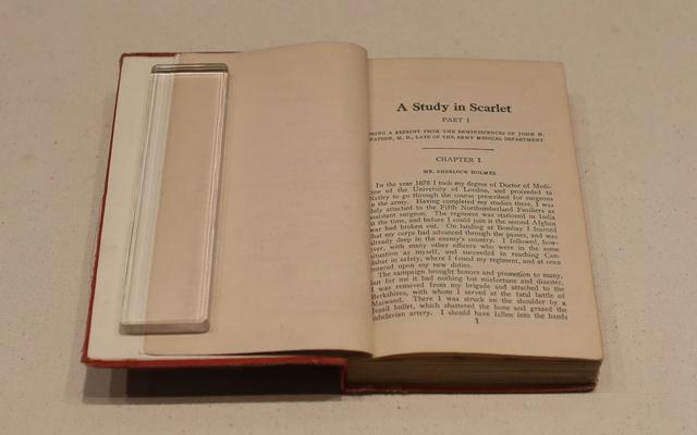 《血字的研究》，出版年份不详，创作于1887年，是柯南·道尔第一本以福尔摩斯为主角的小说。新京报记者 浦峰 摄