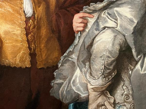 勋爵露出一小截手