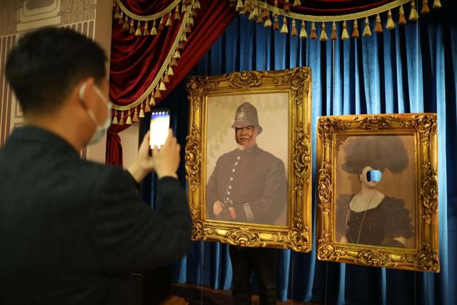 嘉宾在“角色”中留影。新京报记者 浦峰 摄