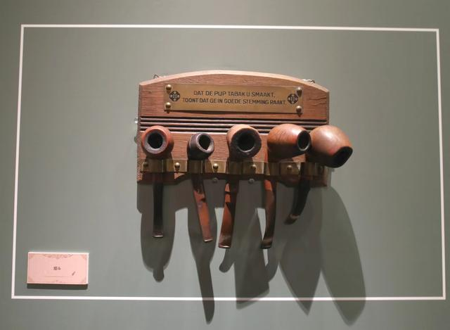 福尔摩斯用的烟斗。新京报记者 浦峰 摄