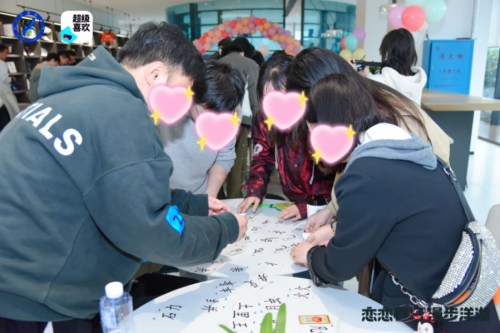 图为嘉宾们进行“词不达意”互动游戏