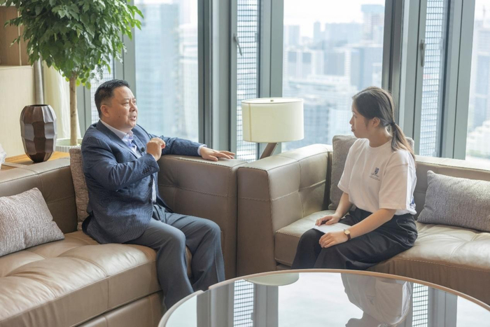 邓学勤先生接受本刊记者专访。 陈鸣/摄