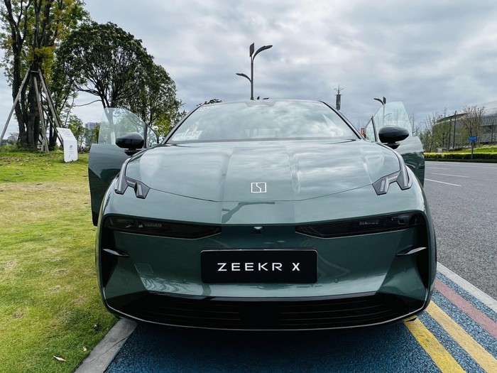 极氪X前脸设计。 华龙网-新重庆客户端 许川 摄