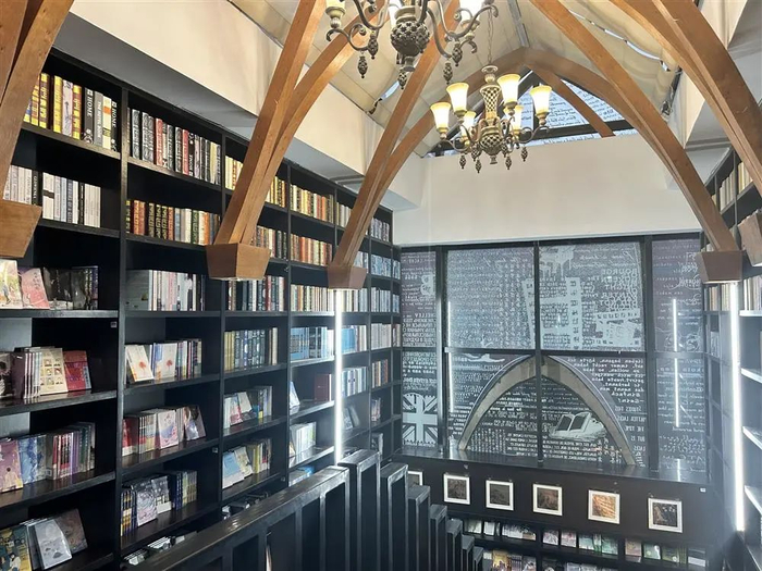 钟书阁泰晤士店 施晨露 摄