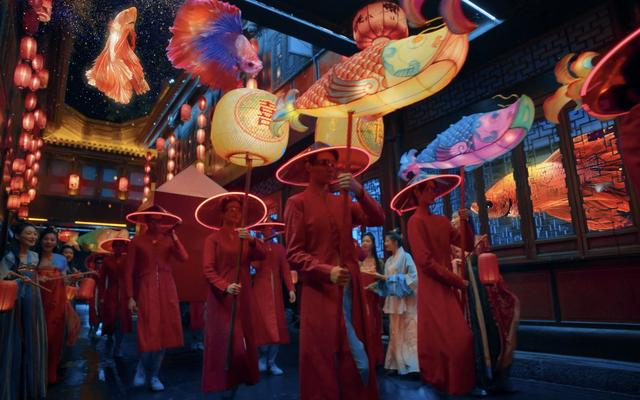 成都人气街区锦里。  《问道·成都》视频截图