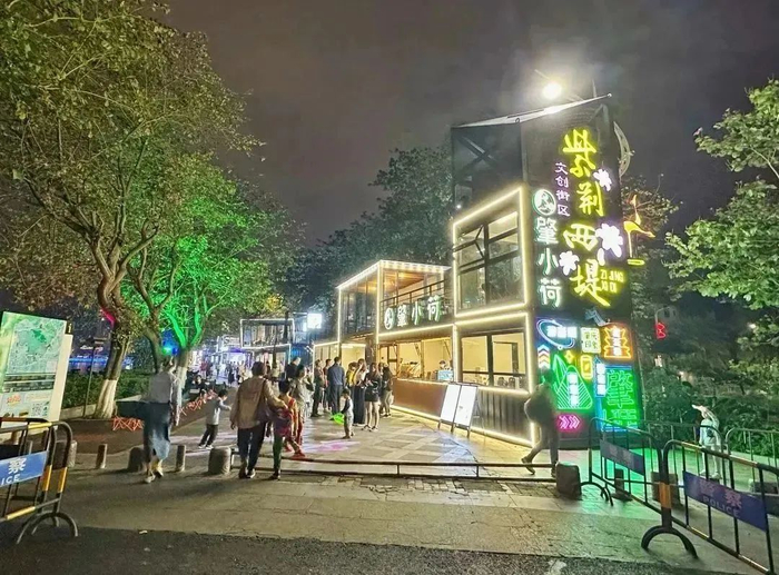 △肇小荷（紫荆西堤店）杨乐祺 摄