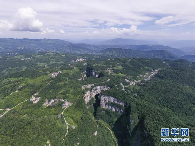 △天生三桥景区（无人机照片）。新华社记者 刘潺 摄