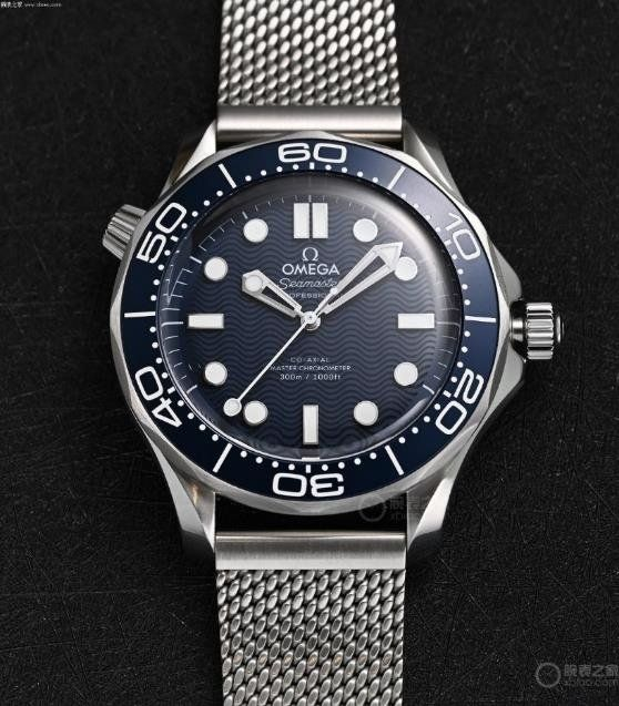 欧米茄海马系列300米潜水表詹姆斯·邦德60周年纪念版精钢款