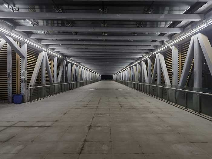 空无一人的天桥