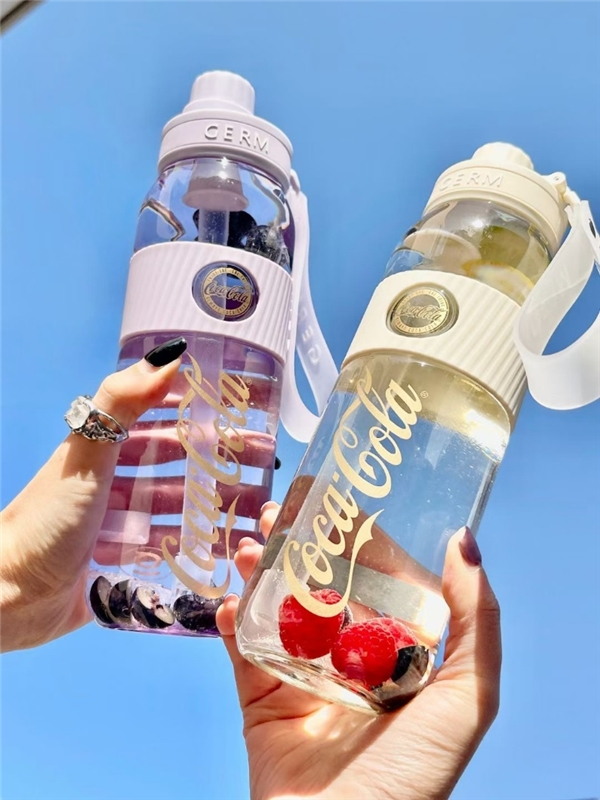 　　GERM格沵尤为关注杯壶的创意设计、色彩搭配等