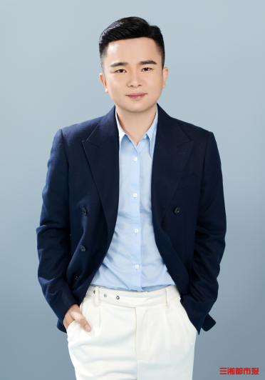 （陈宇卫佩戴假发后效果）