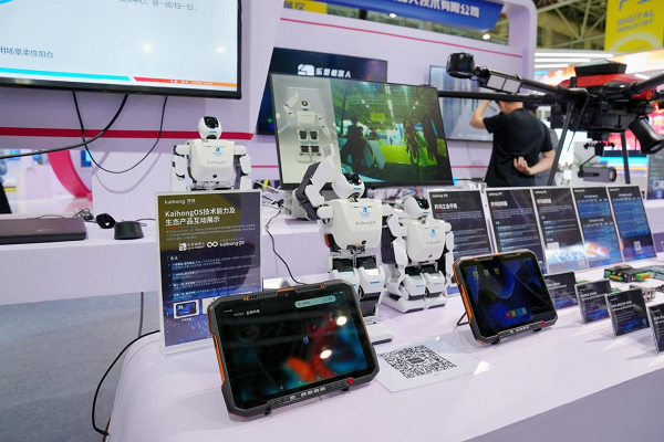 　　Kaihong平板与机器人、PC之间场景联动展示