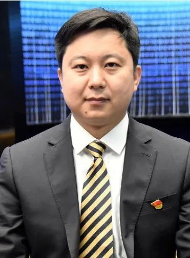 左图：沈阳地铁集团有限公司党委副书记、总经理 高云胜