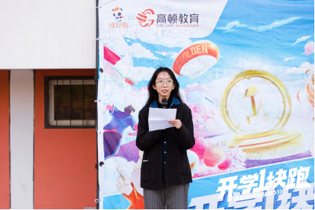 帮助西部地区的孩子们，将点点星光汇聚成闪亮的银河，照亮孩子们的求学之路。”