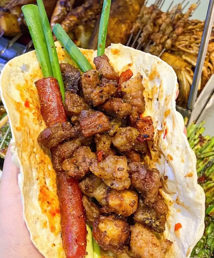 淄博烧烤在网上火爆出圈。