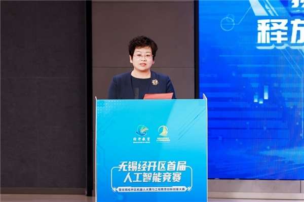 图片说明:江苏省无锡市经开区教育局局长杨柳致辞