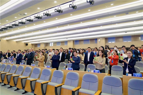 图片说明:无锡市经开区首届人工智能竞赛暨经开区机器人大赛与工程教育创新创客大赛正式开幕!