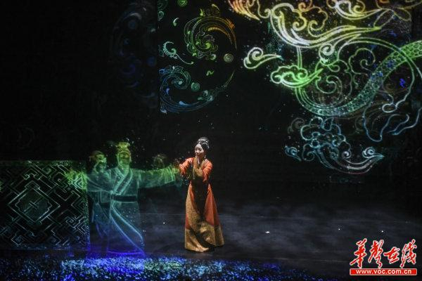 《一念·辛追梦》演出（辜鹏博 摄）