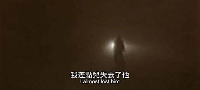 王文明的孩子差点被沙尘暴卷走。/《风沙线上》