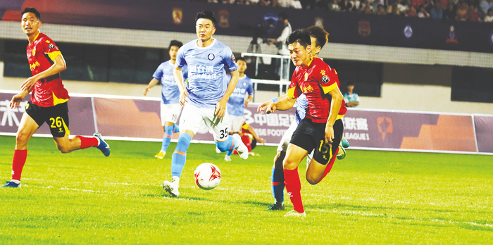     广西平果哈嘹球员（红衣者）首轮表现出彩（俱乐部供图）