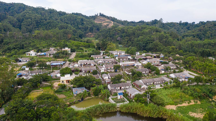 资料图：俯瞰琼中什寒村。记者 李昊 摄