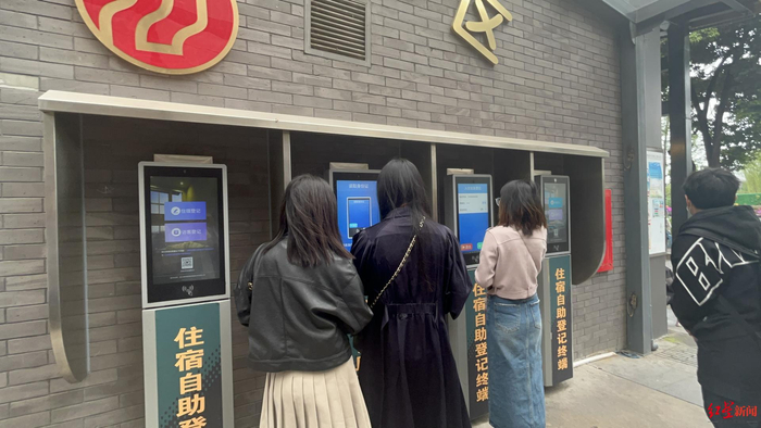 ▲东方新城小区，新入住旅客需要提前办理自助登记