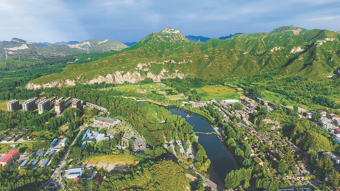 　　图为太行水镇航拍图。这座望得见山、看得见水、记得住乡愁的“梦里水乡”，吸引了大批游客。