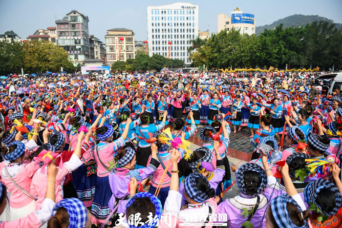 望谟县“三月三”民族文化旅游节现场。刘朝富 摄