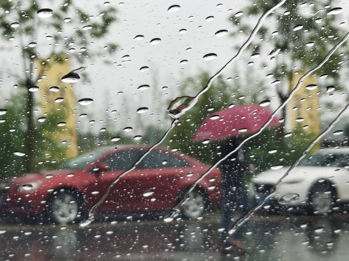 ▲4月29日早上，南宁突然下起了大雨。南国早报全媒体记者 游拥军 摄