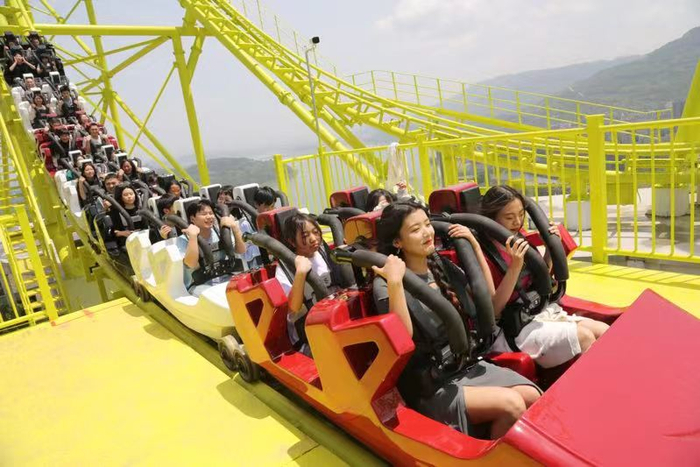 美心红酒小镇新推出的眼镜蛇过山车。受访者供图