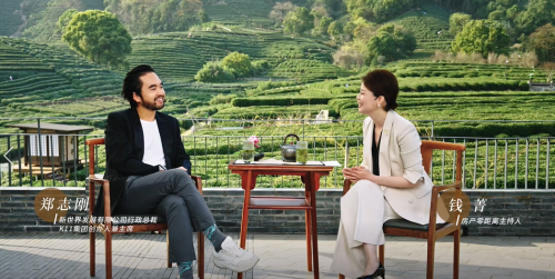 左一：郑志刚 新世界发展行政总裁、周大福执行董事、K11创始人