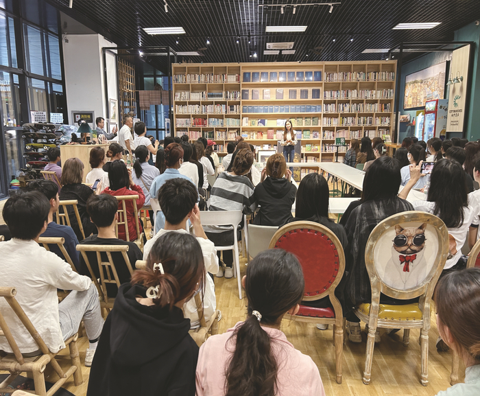     城市书房举办的读书分享会吸引不少市民    （书店供图）