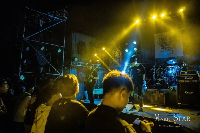 LOST FOREVER乐队表演现场