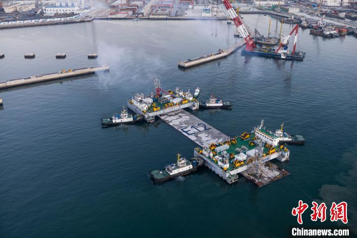 E12沉管安装。杨毅 摄