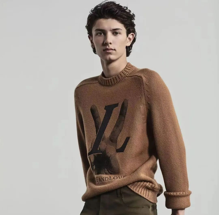 尼古拉为品牌拍摄的照片/图源：尼古拉个人社交账号