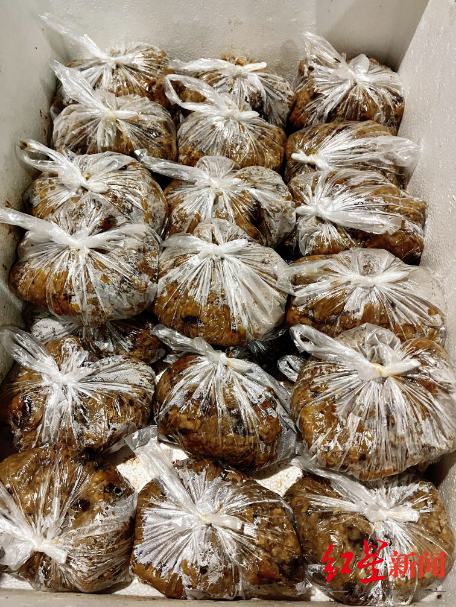 一箱豆蜜糕约40斤，可供约40名消费者