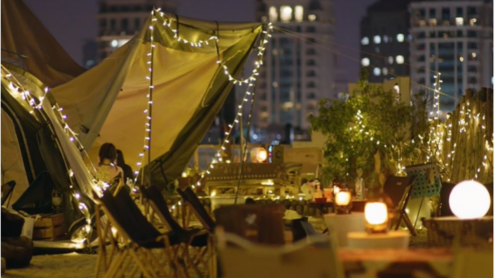 ▲城市露营新供给，提升夜间消费吸引力，扩大“五一”消费新场景 摄影：萧君