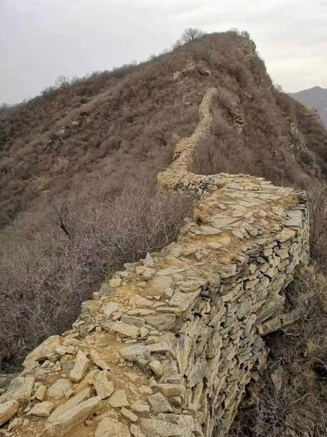 图/鹿皮关仅能容一人通过的石头路；来源/Amy供图