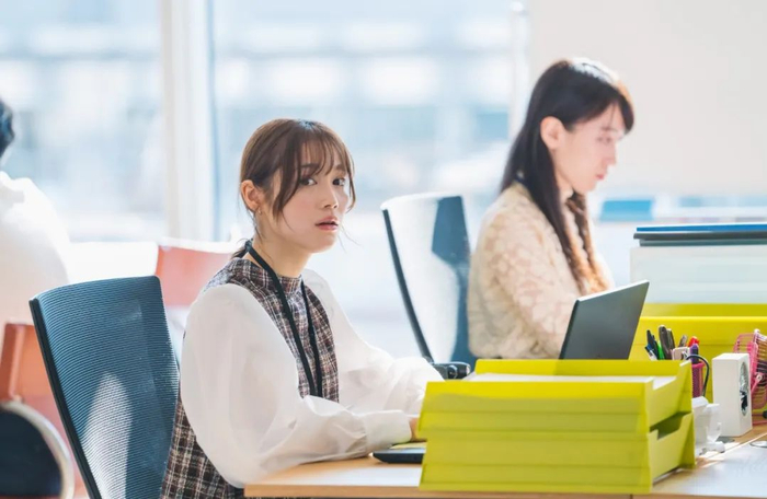 《部长和社畜的恋情令人着急》剧照