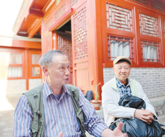 　　在临汾会馆（北京会馆文化陈列馆）采访李肇琪（右）、李肇伦（左）高飞 摄