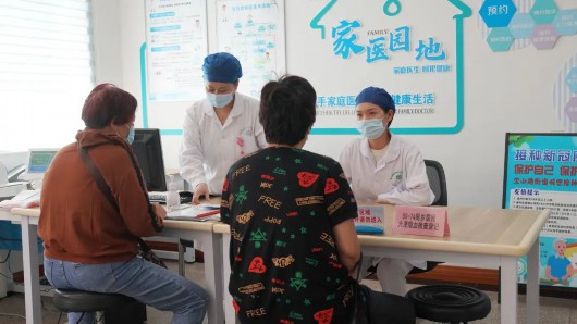 家医服务站解答问询指导签约