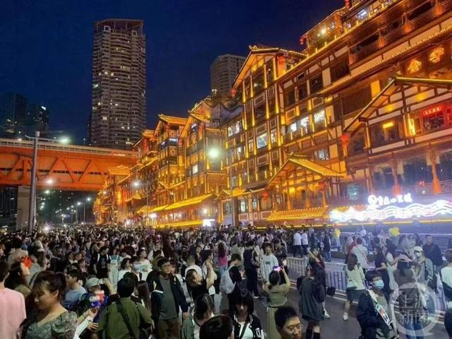 重庆五一假期成绩单:接待游客总数超640万人次,同比2019年增长17.9%_手机新浪网