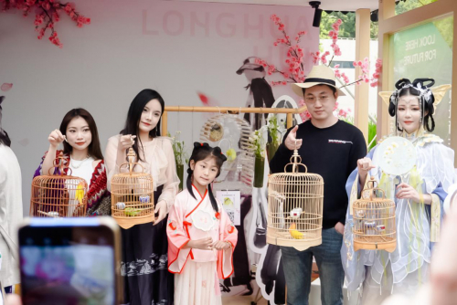 解锁“遛鸟逛市”玩法