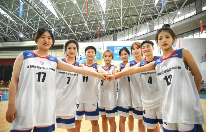 ▲篮球队合影