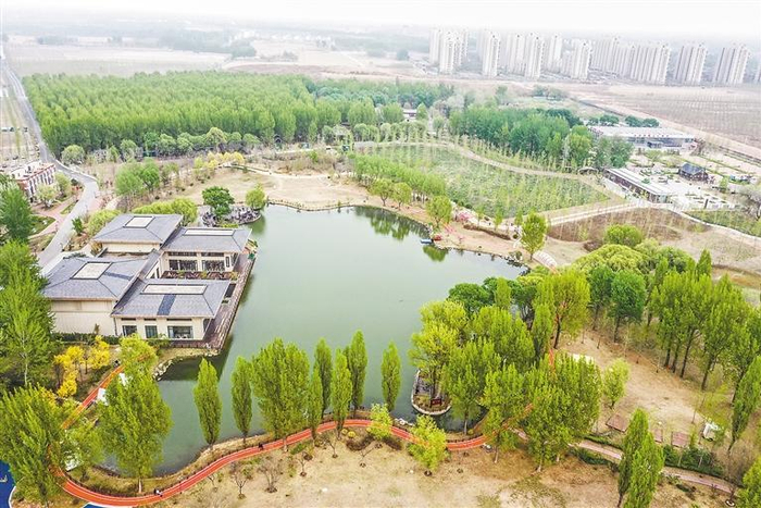     图为位于永清县的林栖谷森林温泉度假区鸟瞰图。本报通讯员 庞趁友 本报记者 刘磊 摄