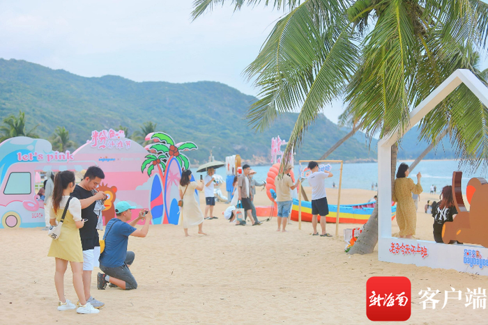 游客打卡呆呆岛。南湾猴岛生态旅游区供图