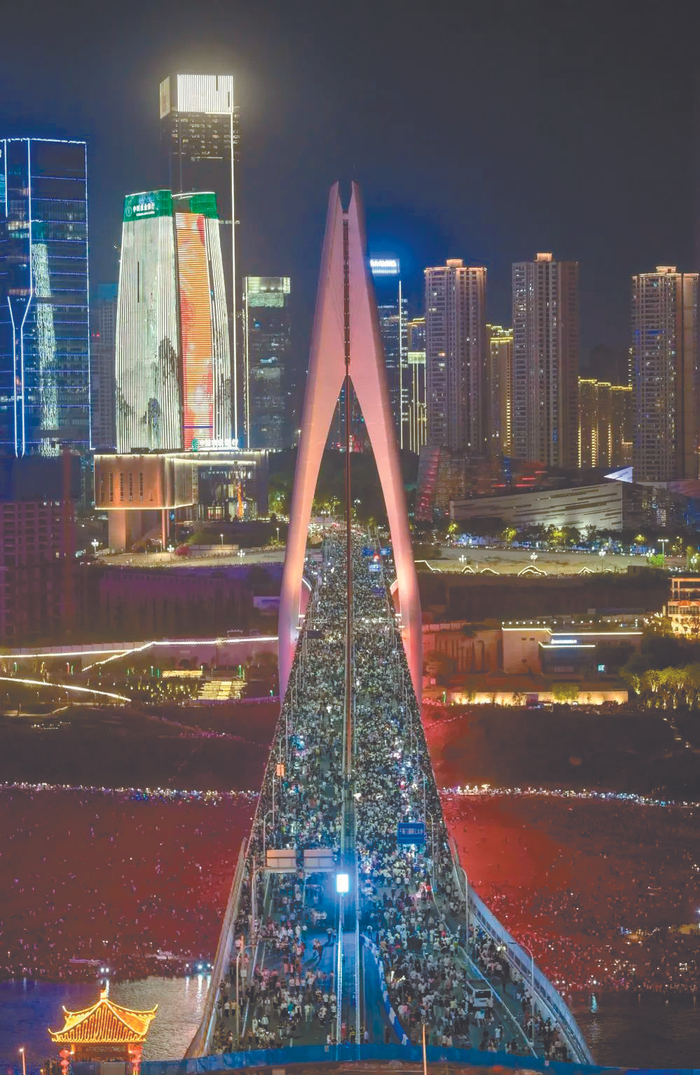     千厮门嘉陵江大桥    记者 龙帆 摄/视觉重庆