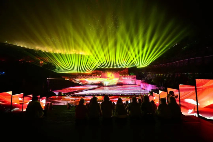 中国郎山谷光影秀 胡桐摄