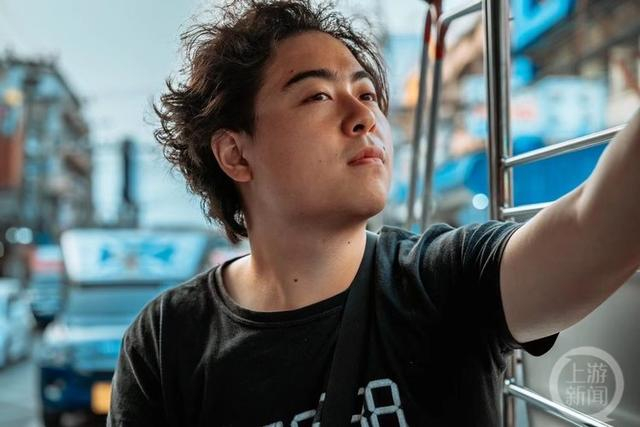 △重庆摄影师卢津金