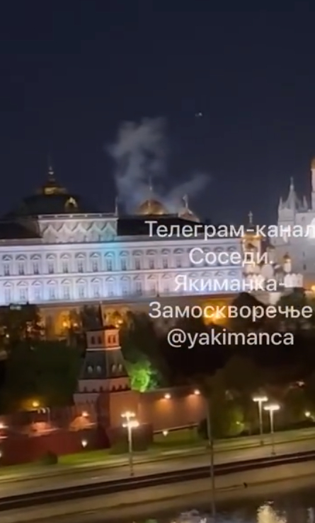 现场白烟升起 图片来源：CCTV国际时讯微博视频截图